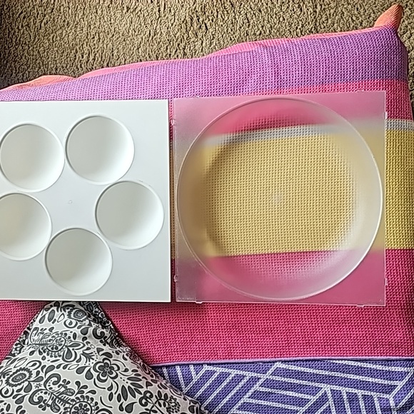 Tupperware - Picture 3 of 5